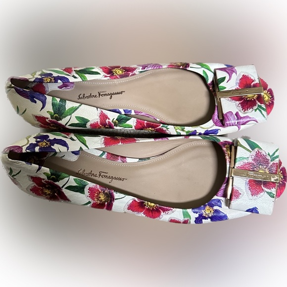 Salvatore Ferragamo White Floral Print Leather Avola Bow Ballet Flats Size 8.5 - Picture 2 of 3